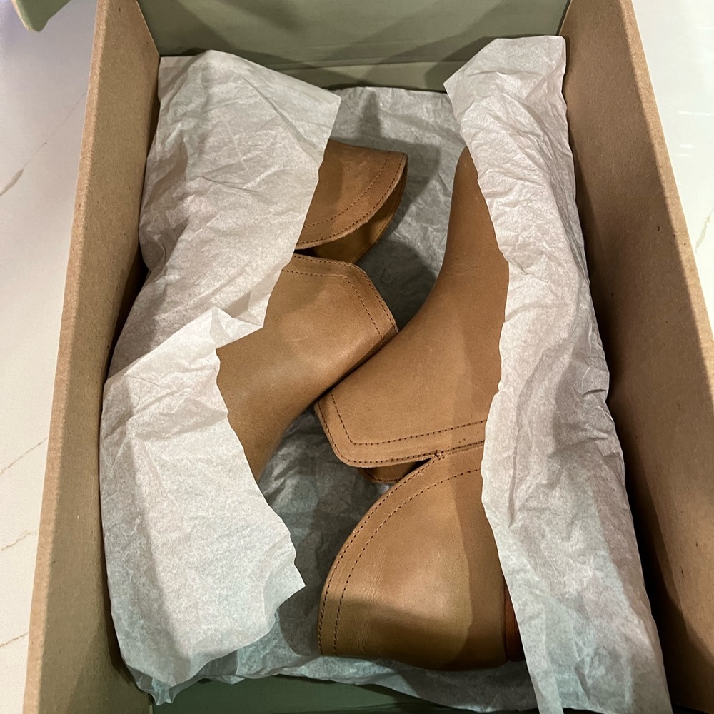 Nisolo Mia  Everyday Ankle Bootie. Women’s size 6.5 Color Almond. - Picture 14 of 16